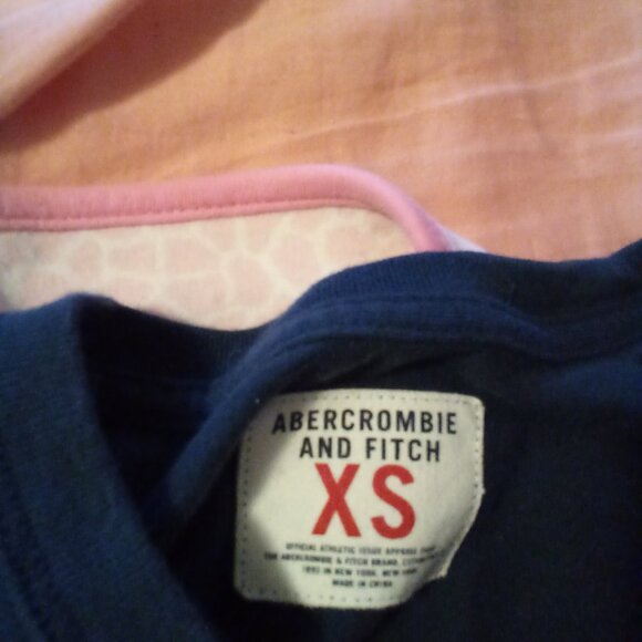 vintage Abercrombie and Fitch navy blue tee - Picture 2 of 2